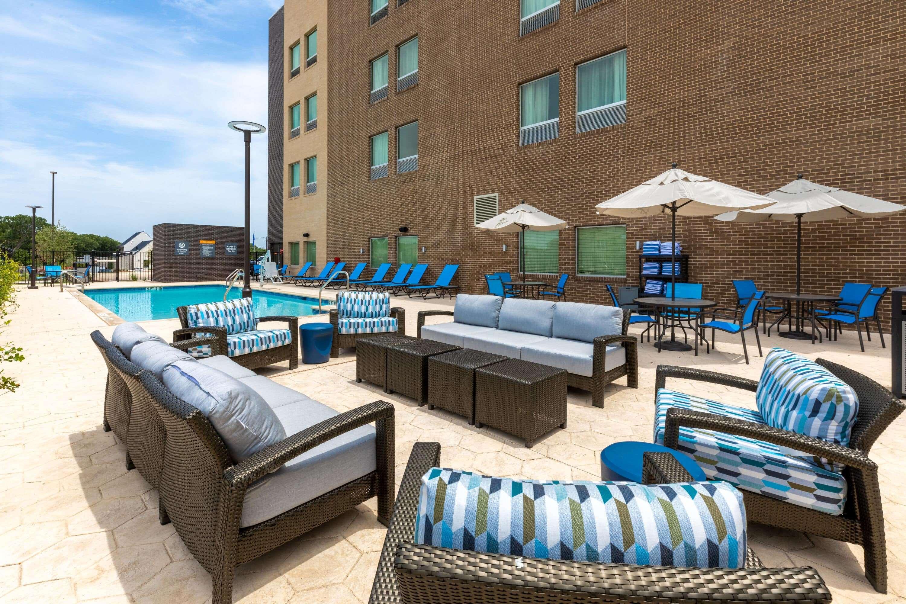 La Quinta Inn & Suites By Wyndham Round Rock Near Kalahari Exterior photo