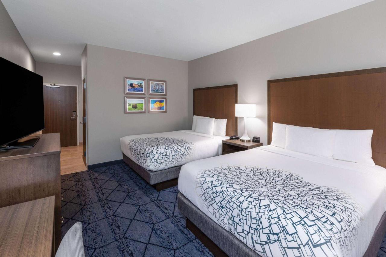 La Quinta Inn & Suites By Wyndham Round Rock Near Kalahari Exterior photo