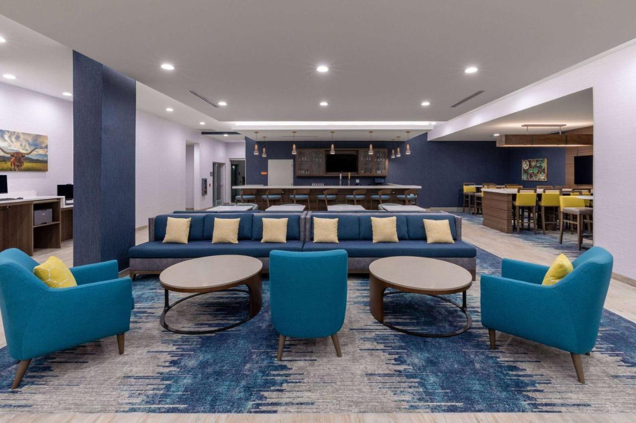La Quinta Inn & Suites By Wyndham Round Rock Near Kalahari Exterior photo