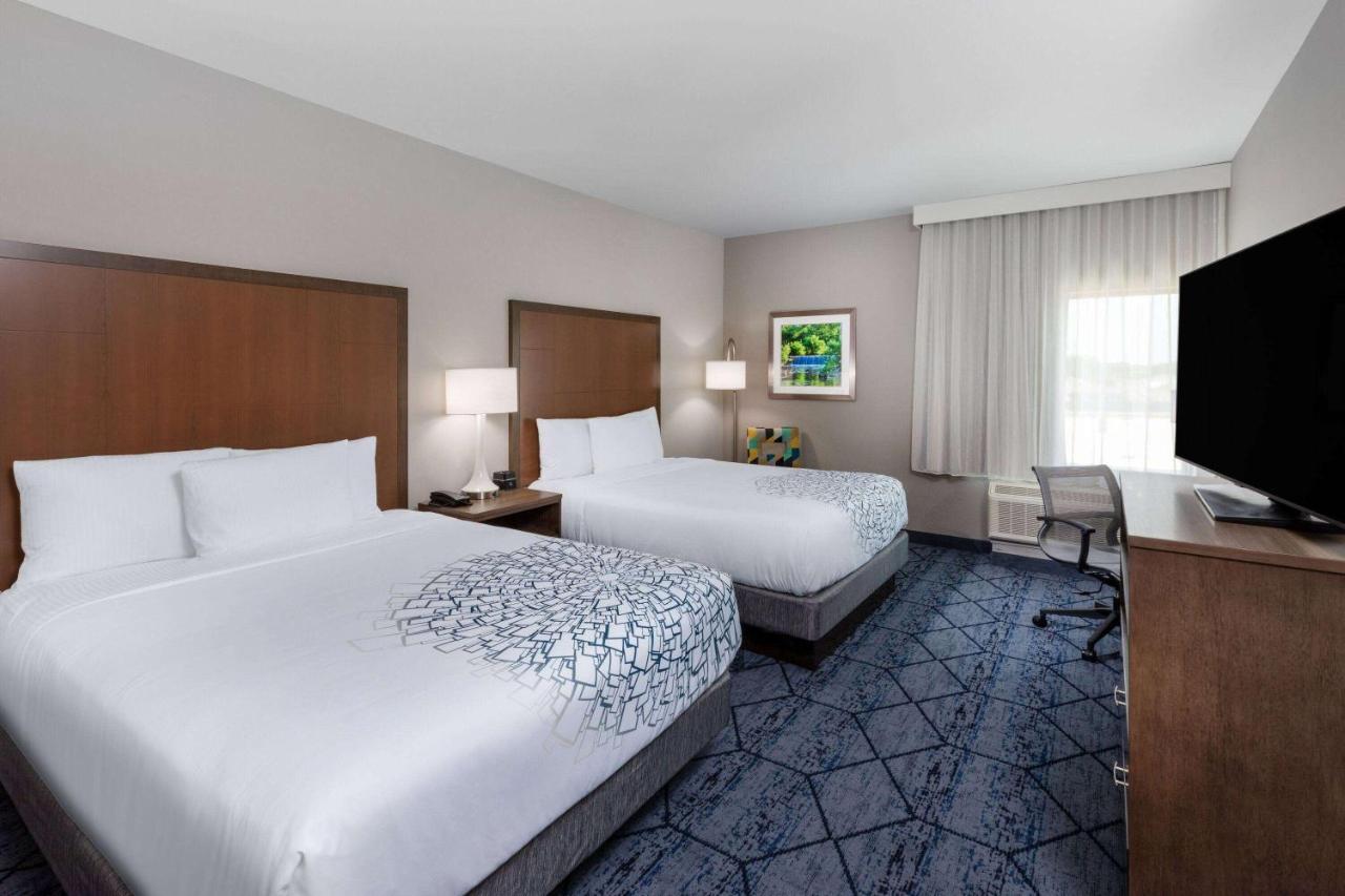 La Quinta Inn & Suites By Wyndham Round Rock Near Kalahari Exterior photo
